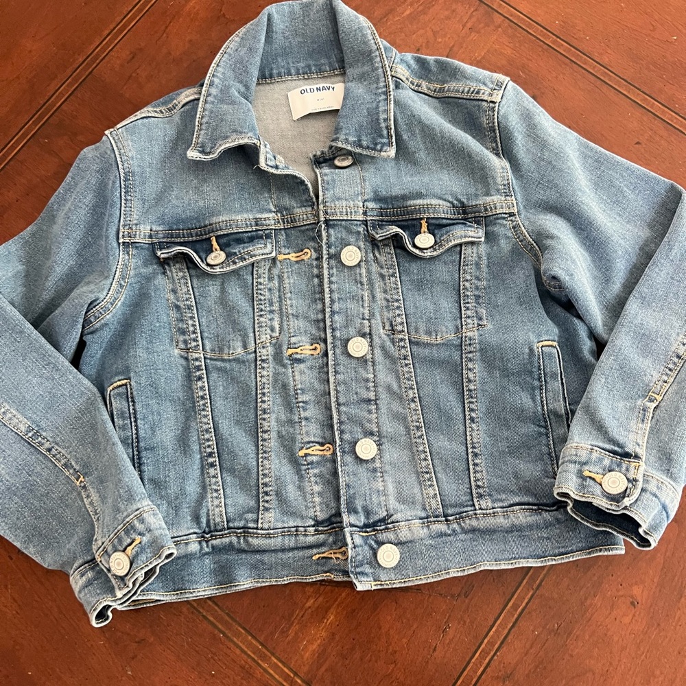 Old navy Jean jacket! Size medium